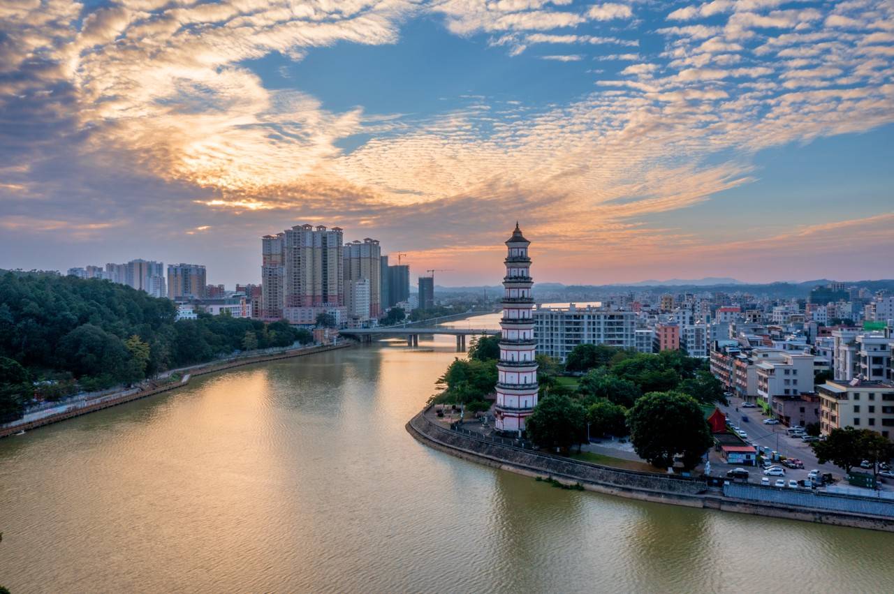 发展：156个帮扶单位招商引资项目100